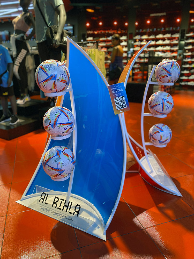 Exhibidor de balones Adidas