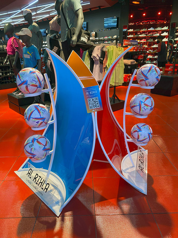 Exhibidor de balones Adidas