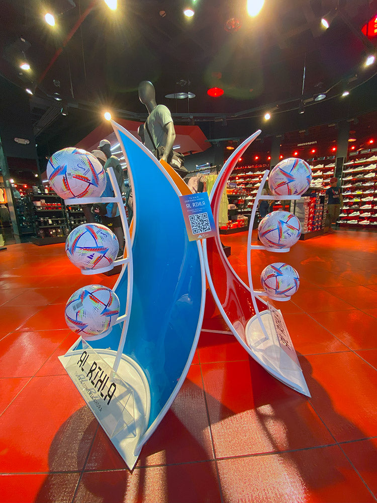 Exhibidor de balones Adidas